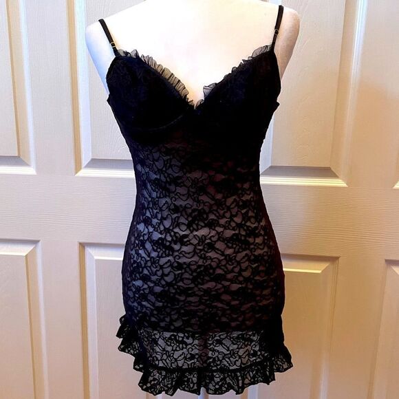 VINTAGE BLACK LACE VICTORIA’S SECRET CHEMISE EVC SIZE MEDIUM - Picture 1 of 9